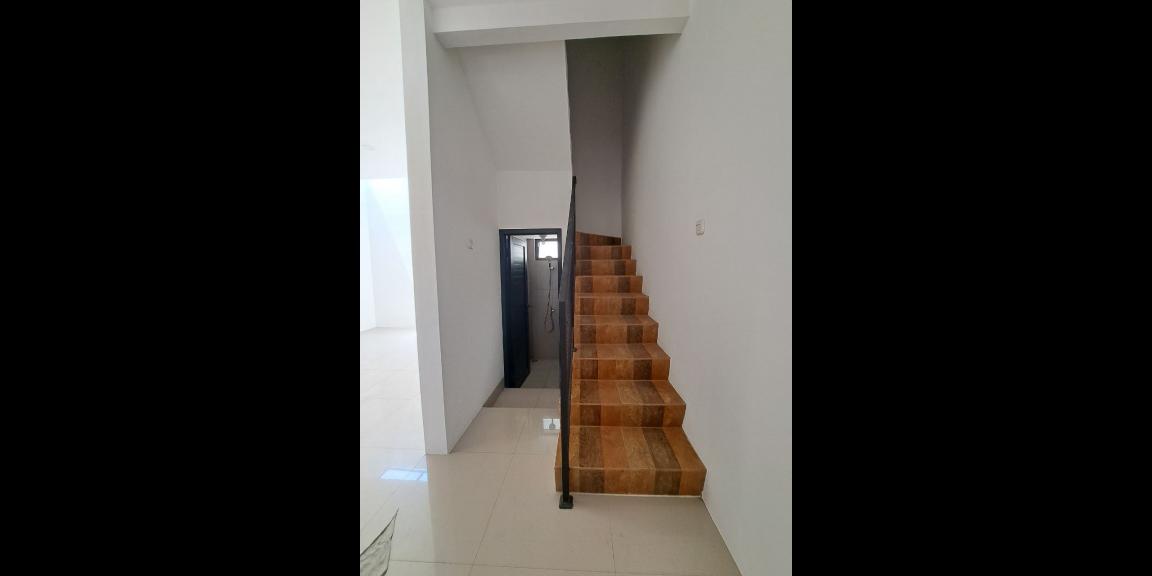 Rumah 2lantai rooftop dekat Stasiun Cawang Jakarta Timur Rumah 2lantai rooftop dekat Stasiun Cawang Jakarta Timur