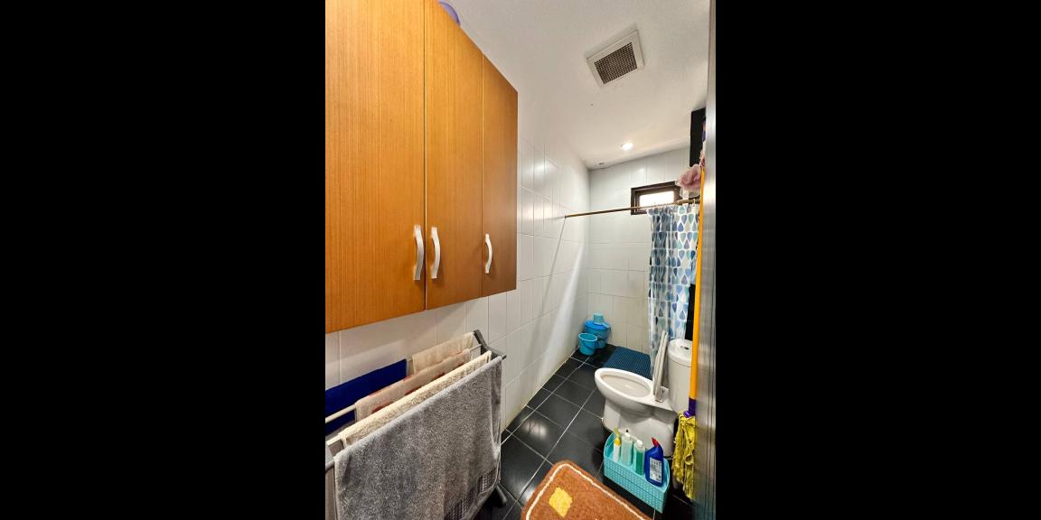 Rumah second dekat stasiun LRT Jatibening Bekasi Rumah second dekat stasiun LRT Jatibening Bekasi