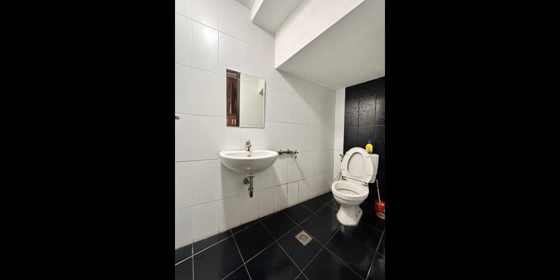 Rumah second dekat stasiun LRT Jatibening Bekasi Rumah second dekat stasiun LRT Jatibening Bekasi