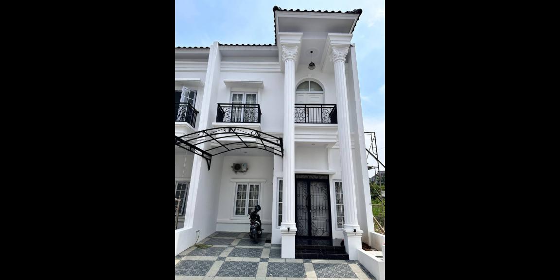 Rumah Classic Style Ciracas Jakarta Timur dekat LRT Cibubur Rumah Classic Style Ciracas Jakarta Timur dekat LRT Cibubur