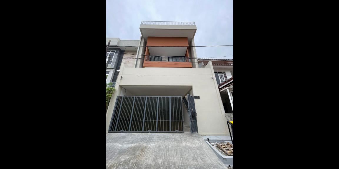 Rumah baru 4lantai rooftop Pulomas Jakarta Timur Rumah baru 4lantai rooftop Pulomas Jakarta Timur
