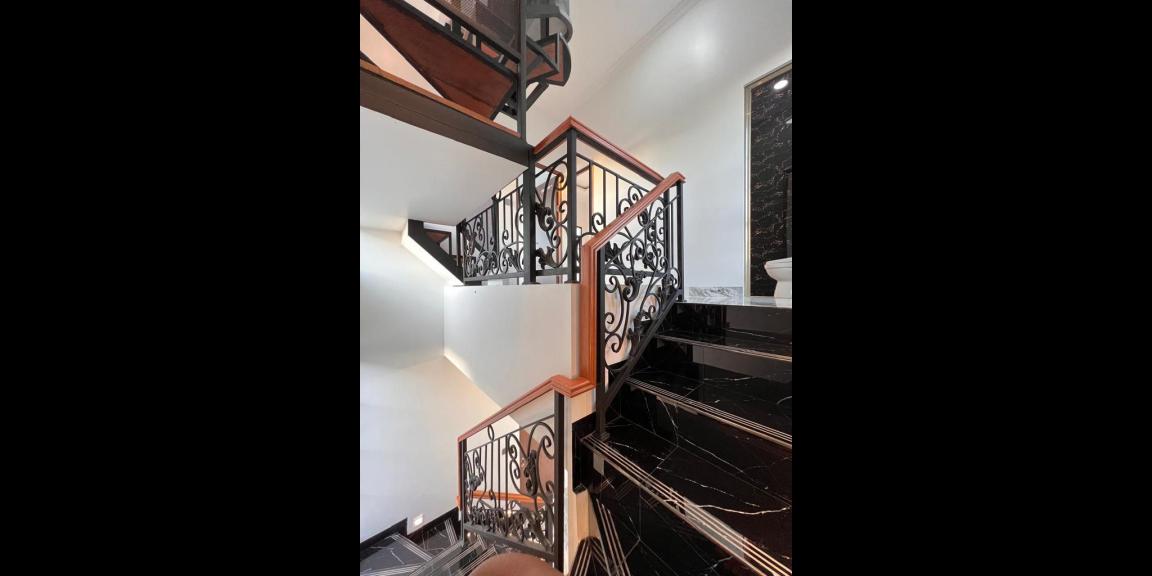 Townhouse 3 lantai dekat tol Kukusan Beji Depok Townhouse 3 lantai dekat tol Kukusan Beji Depok