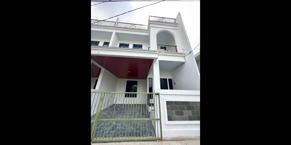 Rumah baru desain klasik bonus Rooftop Kalisari Jakarta Timur Rumah baru desain klasik bonus Rooftop Kalisari Jakarta Timur