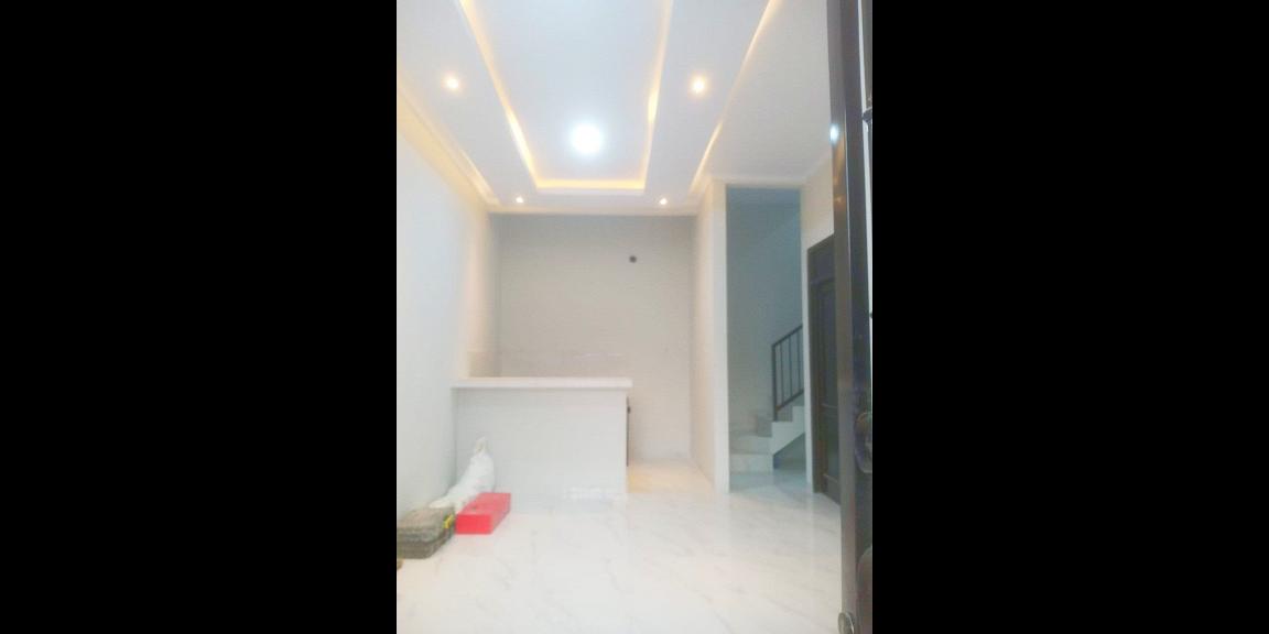 Rumah baru desain klasik bonus Rooftop Kalisari Jakarta Timur Rumah baru desain klasik bonus Rooftop Kalisari Jakarta Timur