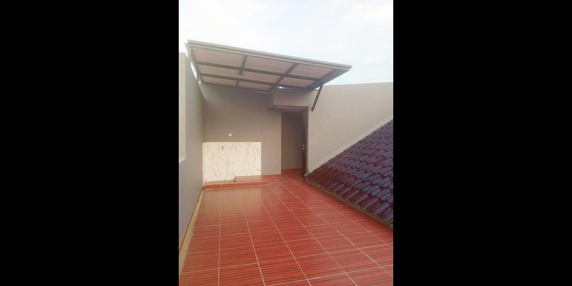Rumah baru desain klasik bonus Rooftop Kalisari Jakarta Timur Rumah baru desain klasik bonus Rooftop Kalisari Jakarta Timur