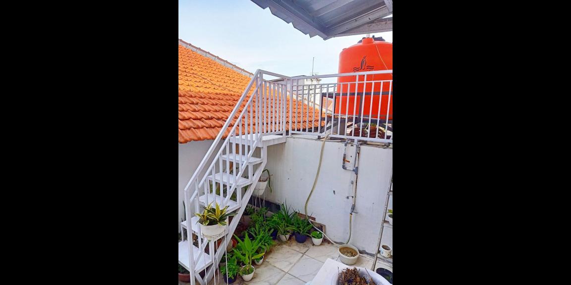 Rumah luas nyaman Utan Kayu Matraman Jakarta Timur dekat tol Rumah luas nyaman Utan Kayu Matraman Jakarta Timur dekat tol