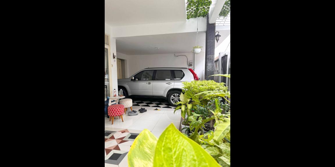 Rumah luas nyaman Utan Kayu Matraman Jakarta Timur dekat tol Rumah luas nyaman Utan Kayu Matraman Jakarta Timur dekat tol