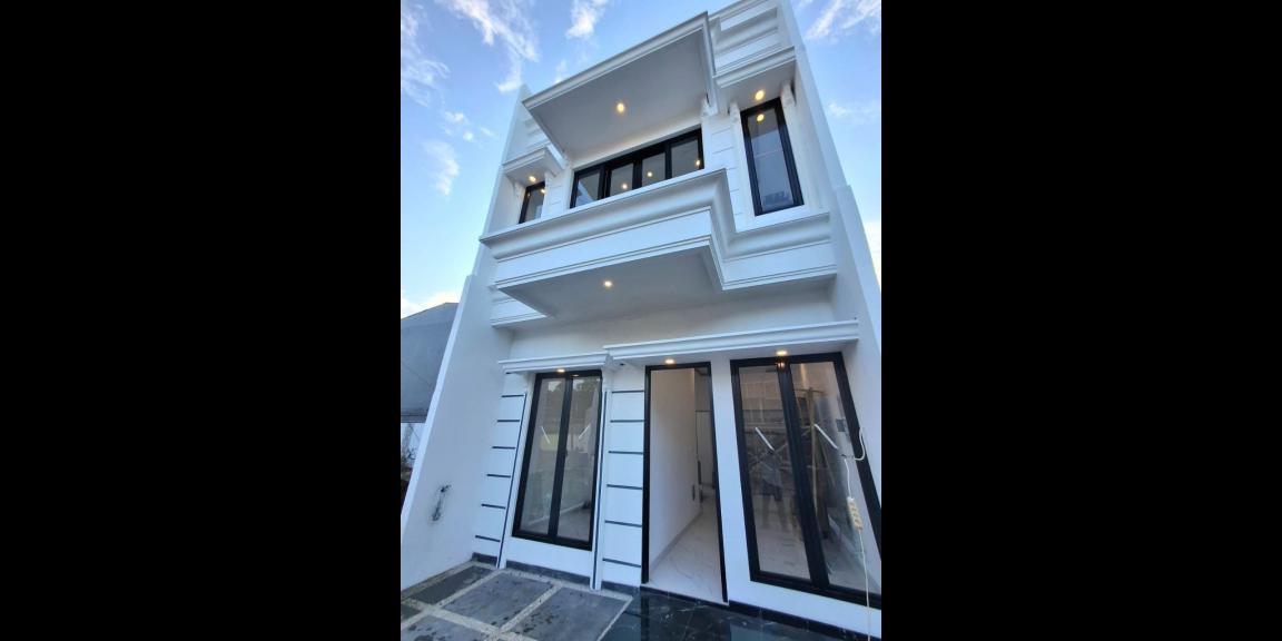 Rumah desain klasik 2lantai di Lenteng Agung Jagakarsa Jakarta Selatan Rumah desain klasik 2lantai di Lenteng Agung Jagakarsa Jakarta Selatan