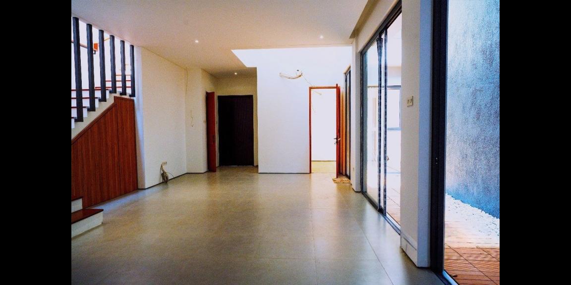 Rumah desain tropis modern di Pondok Bambu Duren Sawit Jakarta Timur Rumah desain tropis modern di Pondok Bambu Duren Sawit Jakarta Timur