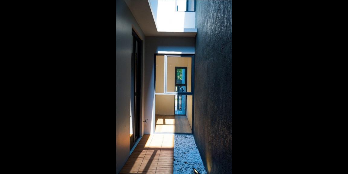 Rumah desain tropis modern di Pondok Bambu Duren Sawit Jakarta Timur Rumah desain tropis modern di Pondok Bambu Duren Sawit Jakarta Timur