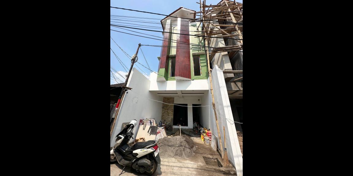 Rumah modern 3lantai strategis di Utan Kayu Matraman Jakarta Timur Rumah modern 3lantai strategis di Utan Kayu Matraman Jakarta Timur
