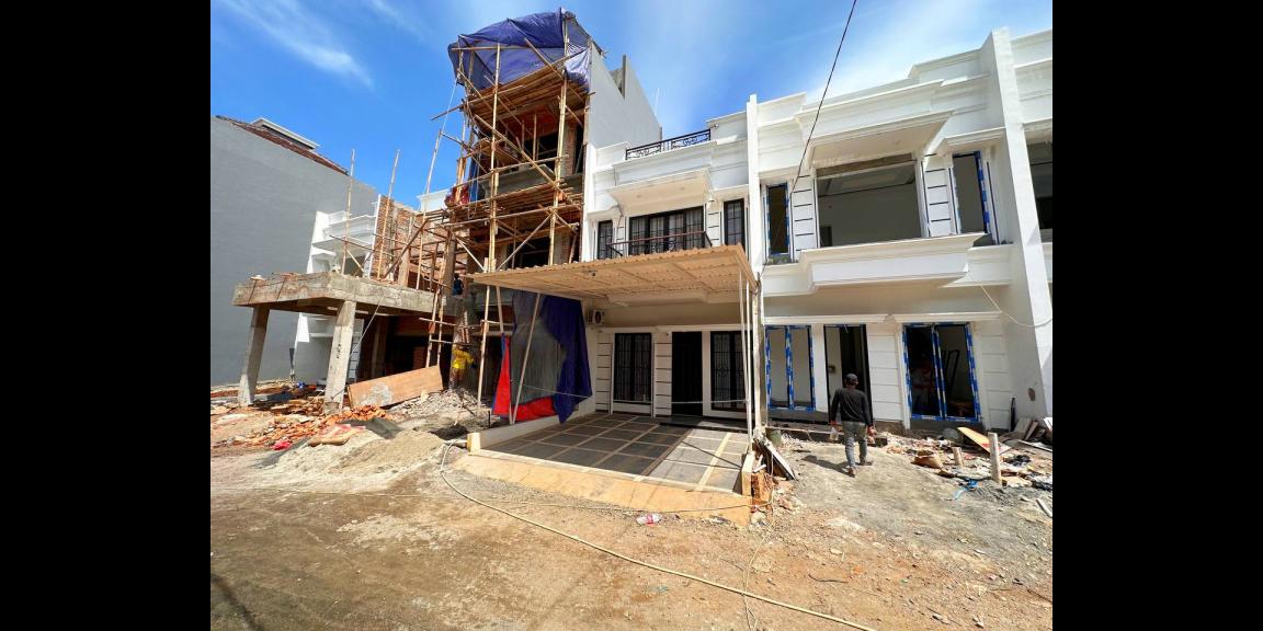 Rumah 2lantai plus rooftop di Lenteng Agung Jakarta Selatan Rumah 2lantai plus rooftop di Lenteng Agung Jakarta Selatan