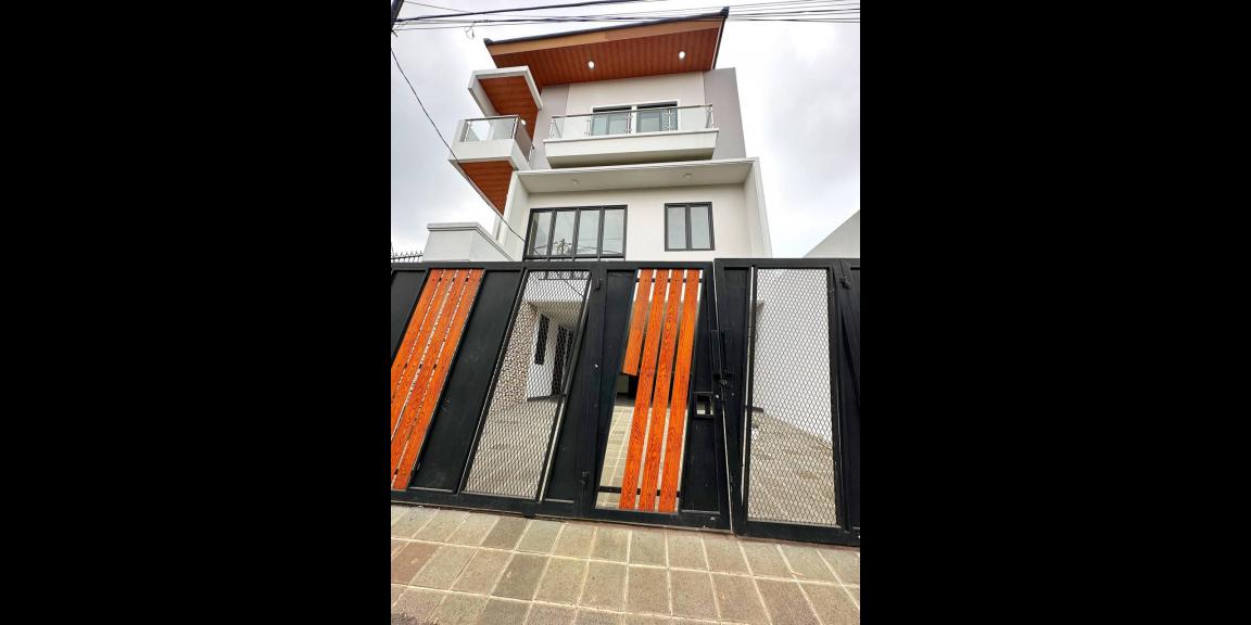 Rumah 3lantai modern kontemporer Duren Sawit Jakarta Timur Rumah 3lantai modern kontemporer Duren Sawit Jakarta Timur