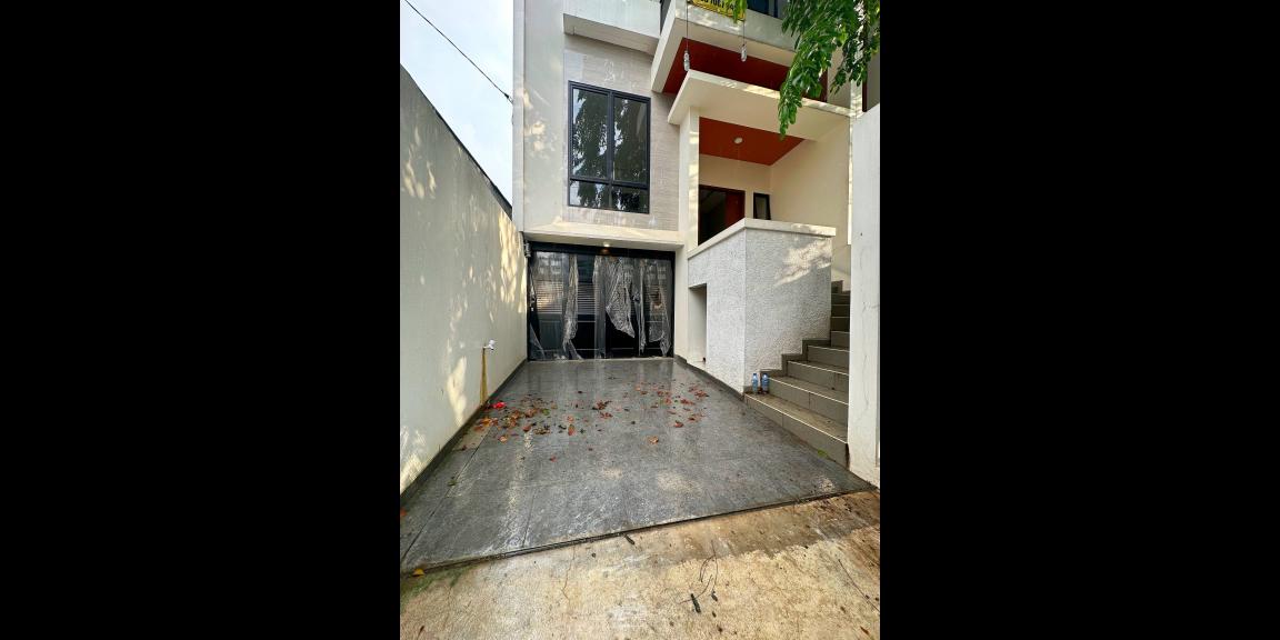 Rumah 3 lantai Duren Sawit Jakarta Timur dekat terusan BKt Rumah 3 lantai Duren Sawit Jakarta Timur dekat terusan BKt