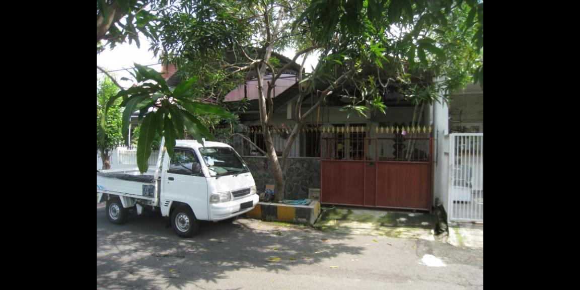 Jual Rumah Depan Taman di Babatan Mukti, Surabaya Jual Rumah Depan Taman di Babatan Mukti, Surabaya