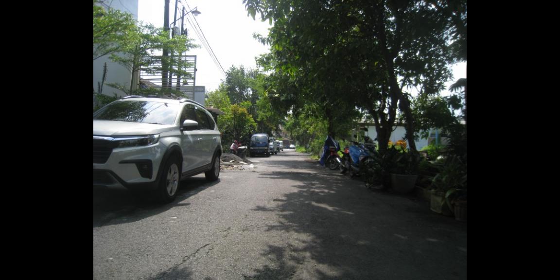 Jual Rumah Depan Taman di Babatan Mukti, Surabaya Jual Rumah Depan Taman di Babatan Mukti, Surabaya