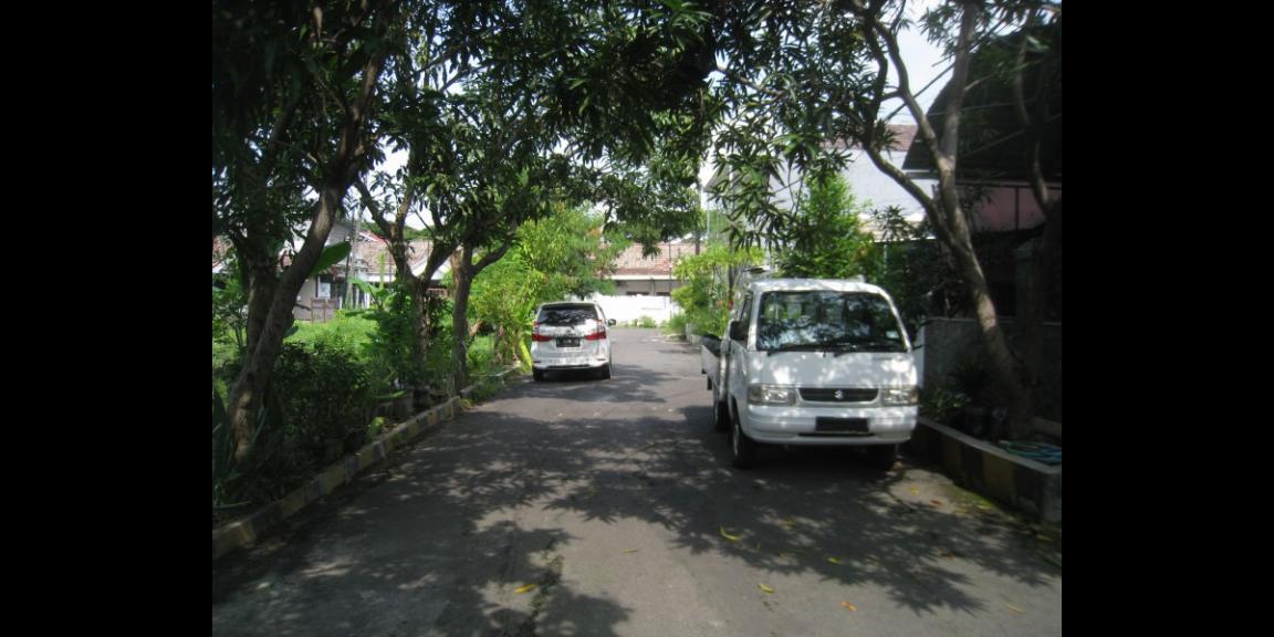 Jual Rumah Depan Taman di Babatan Mukti, Surabaya Jual Rumah Depan Taman di Babatan Mukti, Surabaya