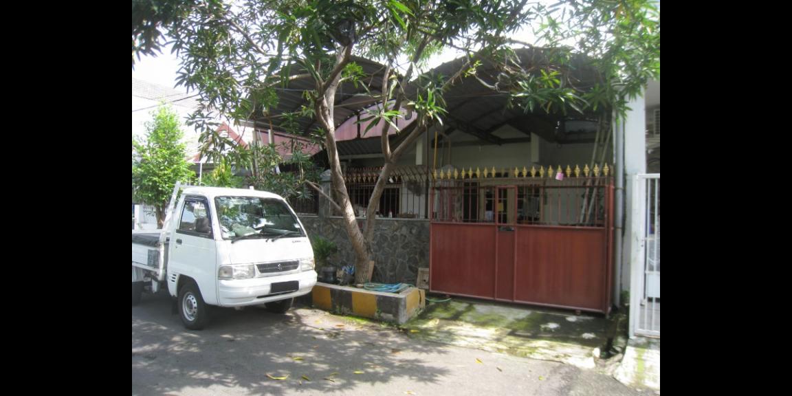 Jual Rumah Depan Taman di Babatan Mukti, Surabaya Jual Rumah Depan Taman di Babatan Mukti, Surabaya