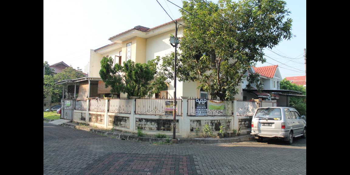 Dijual rumah BU Hoek 2 lantai tanpa perantara Dijual rumah BU Hoek 2 lantai tanpa perantara