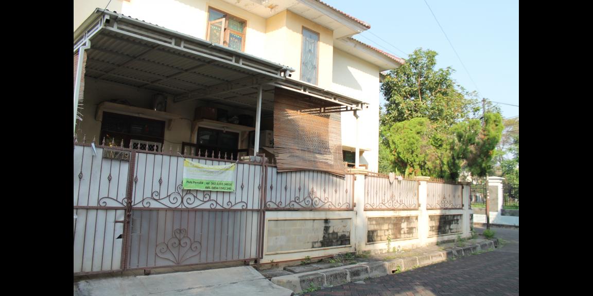 Dijual rumah BU Hoek 2 lantai tanpa perantara Dijual rumah BU Hoek 2 lantai tanpa perantara