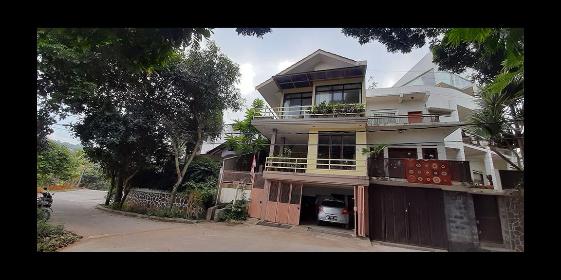 DIJUAL RUMAH TIGA LANTAI DI PASIR IMPUN BANDUNG DIJUAL RUMAH TIGA LANTAI DI PASIR IMPUN BANDUNG