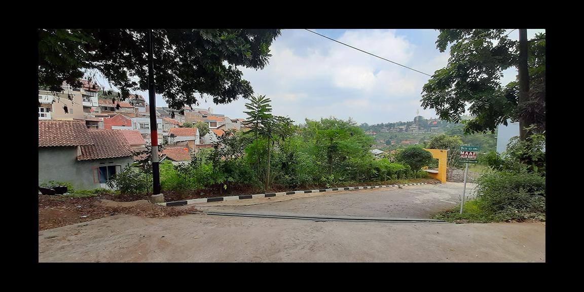 DIJUAL RUMAH TIGA LANTAI DI PASIR IMPUN BANDUNG DIJUAL RUMAH TIGA LANTAI DI PASIR IMPUN BANDUNG