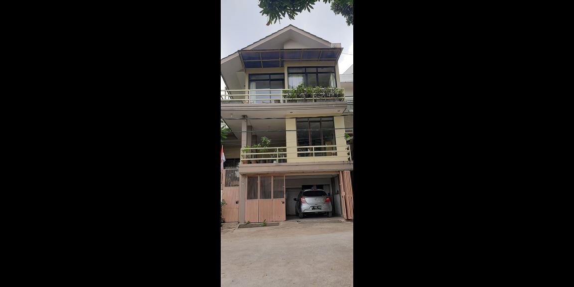DIJUAL RUMAH TIGA LANTAI DI PASIR IMPUN BANDUNG DIJUAL RUMAH TIGA LANTAI DI PASIR IMPUN BANDUNG