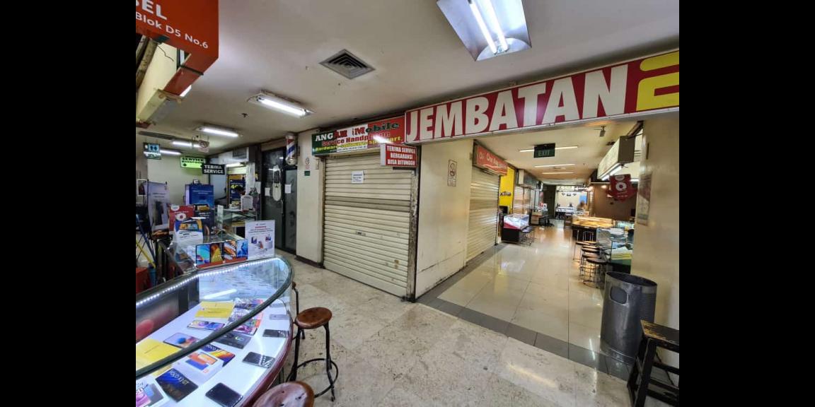 Jual Cepat, Butuh Uang !! di ITC Kuningan Lantai 3 Jual Cepat, Butuh Uang !! di ITC Kuningan Lantai 3