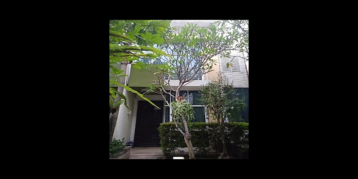 Dijual Rumah 3 Lantai SHM di Tomang, Jakarta Barat Dijual Rumah 3 Lantai SHM di Tomang, Jakarta Barat