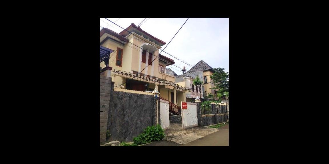 Dijual Rumah 3 Lantai di Kebayoran Lama, Jakarta Selatan Dijual Rumah 3 Lantai di Kebayoran Lama, Jakarta Selatan