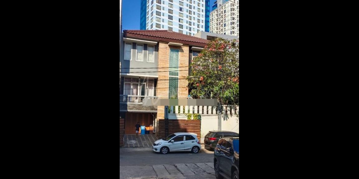 Dijual Rumah 3 Lantai di Kartini Raya, Jakarta Pusat Dijual Rumah 3 Lantai di Kartini Raya, Jakarta Pusat