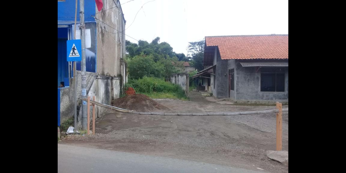 Pinggir jalan Pinggir jalan