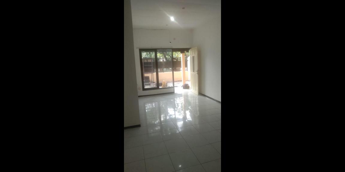 Disewakan Rumah nyaman , rapi dan sejuk - siap untuk di huni Disewakan Rumah nyaman , rapi dan sejuk - siap untuk di huni