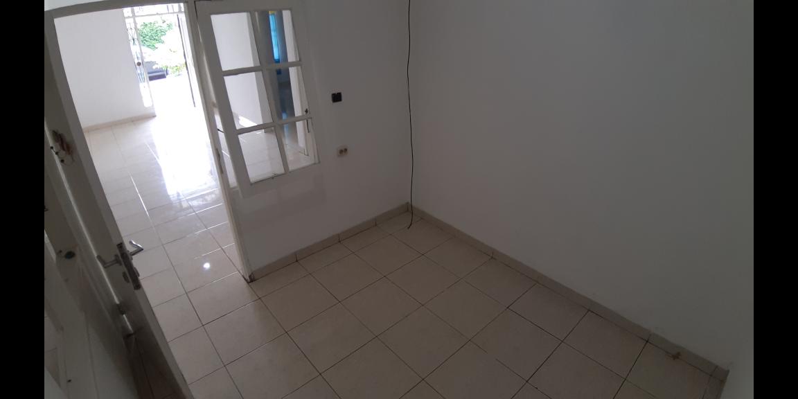 Disewakan Rumah 3 + 1 Kamar Tidur Bukit Serpong Mas Tangerang Selatan Disewakan Rumah 3 + 1 Kamar Tidur Bukit Serpong Mas Tangerang Selatan