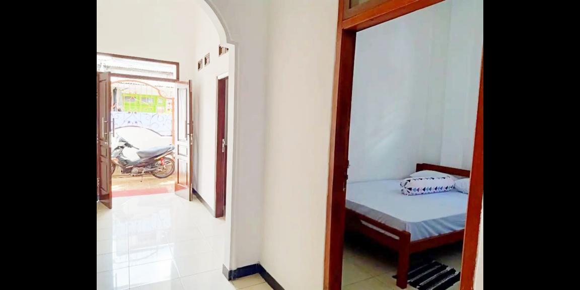 Kost Putra Dekat UNAIR, Tunjungan Plaza, Kaza Mall dan Stasiun Gubeng Surabaya Kost Putra Dekat UNAIR, Tunjungan Plaza, Kaza Mall dan Stasiun Gubeng Surabaya