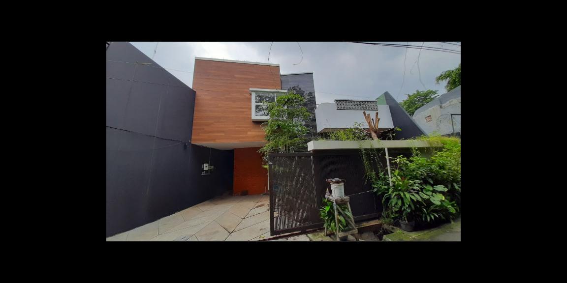 RUMAH BARU DUA LANTAI DENGAN ROOF TOP DI JAKARTA PUSAT RUMAH BARU DUA LANTAI DENGAN ROOF TOP DI JAKARTA PUSAT