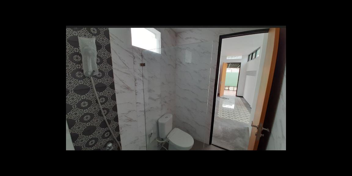 RUMAH BARU DUA LANTAI DENGAN ROOF TOP DI JAKARTA PUSAT RUMAH BARU DUA LANTAI DENGAN ROOF TOP DI JAKARTA PUSAT