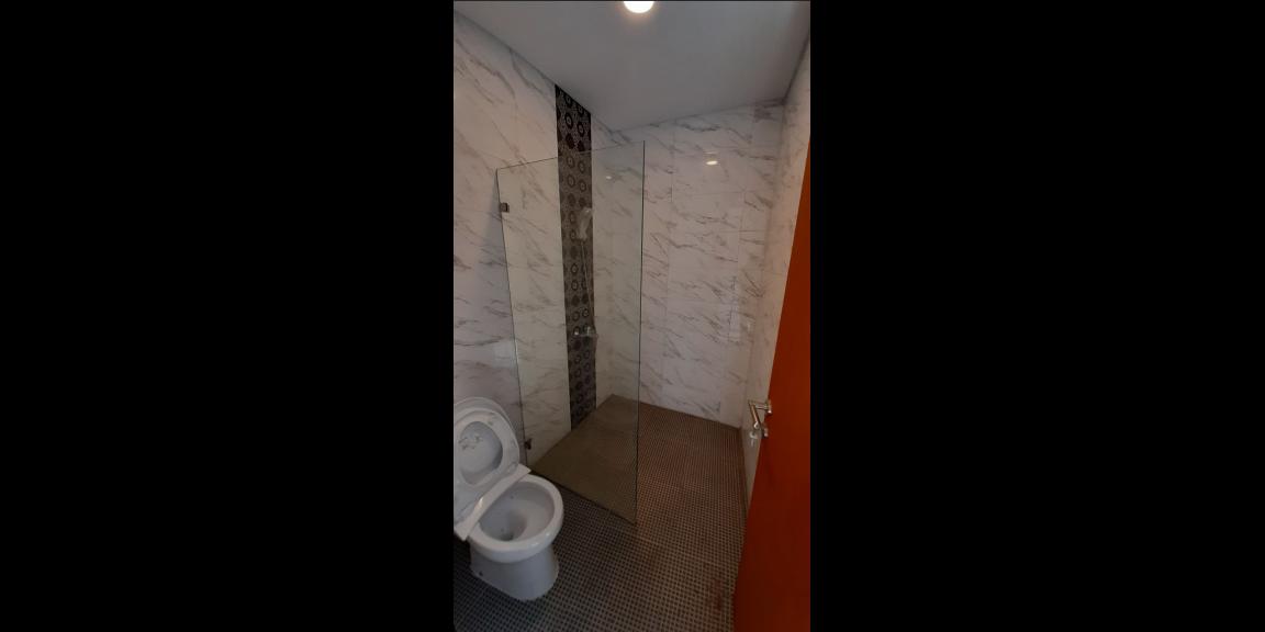 RUMAH BARU DUA LANTAI DENGAN ROOF TOP DI JAKARTA PUSAT RUMAH BARU DUA LANTAI DENGAN ROOF TOP DI JAKARTA PUSAT