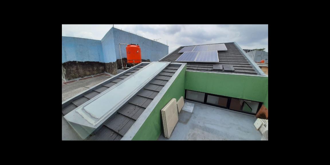 RUMAH BARU DUA LANTAI DENGAN ROOF TOP DI JAKARTA PUSAT RUMAH BARU DUA LANTAI DENGAN ROOF TOP DI JAKARTA PUSAT