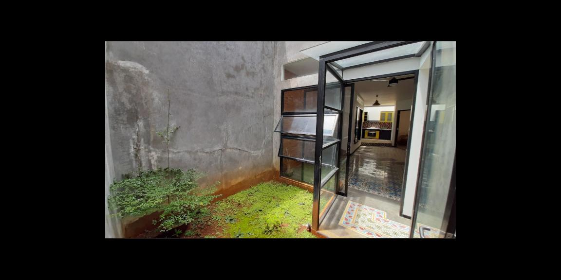 RUMAH BARU DUA LANTAI DENGAN ROOF TOP DI JAKARTA PUSAT RUMAH BARU DUA LANTAI DENGAN ROOF TOP DI JAKARTA PUSAT