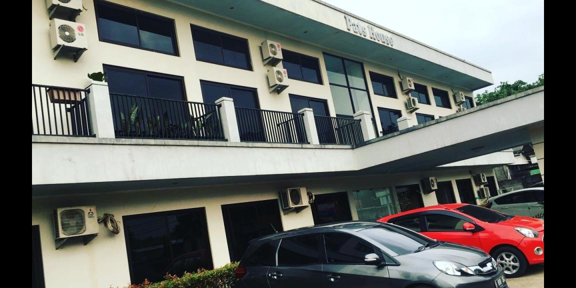 Beli Tanah dapat Kost 2 exclusive 2 lantai (24 unit) dan 2 Lap. Futsal Beli Tanah dapat Kost 2 exclusive 2 lantai (24 unit) dan 2 Lap. Futsal