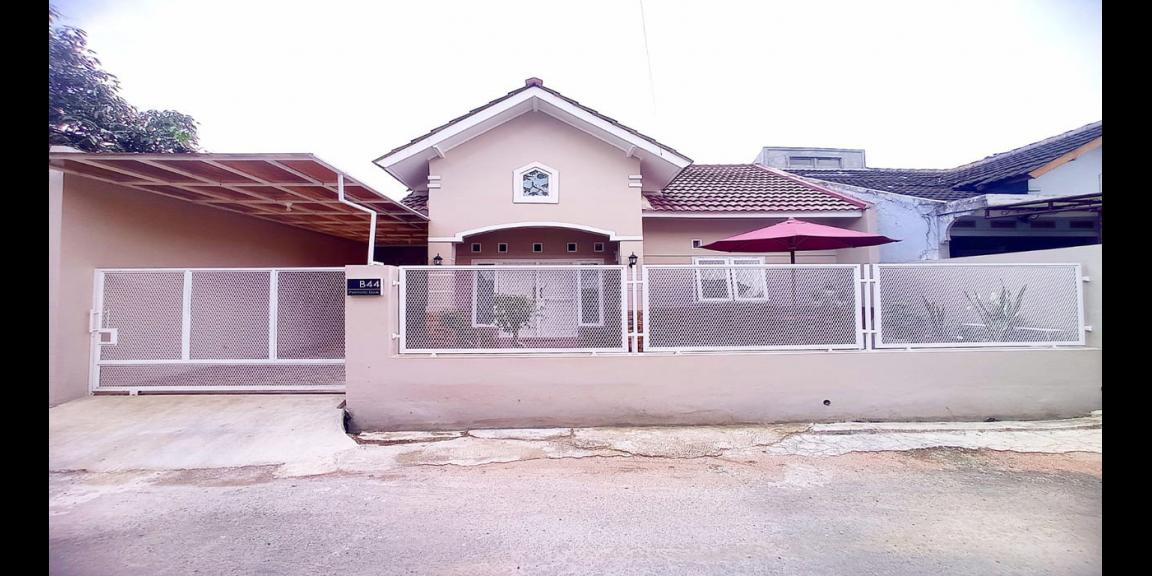 RUMAH SIAP HUNI GAYA AMERICAN CLASSIC DI PERMATA KOPO BANDUNG RUMAH SIAP HUNI GAYA AMERICAN CLASSIC DI PERMATA KOPO BANDUNG