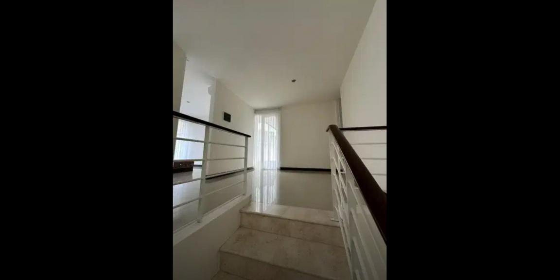 Rumah Private Pool Siap Huni di Perumahan Royal Residence Wiyung Surabaya Barat Rumah Private Pool Siap Huni di Perumahan Royal Residence Wiyung Surabaya Barat