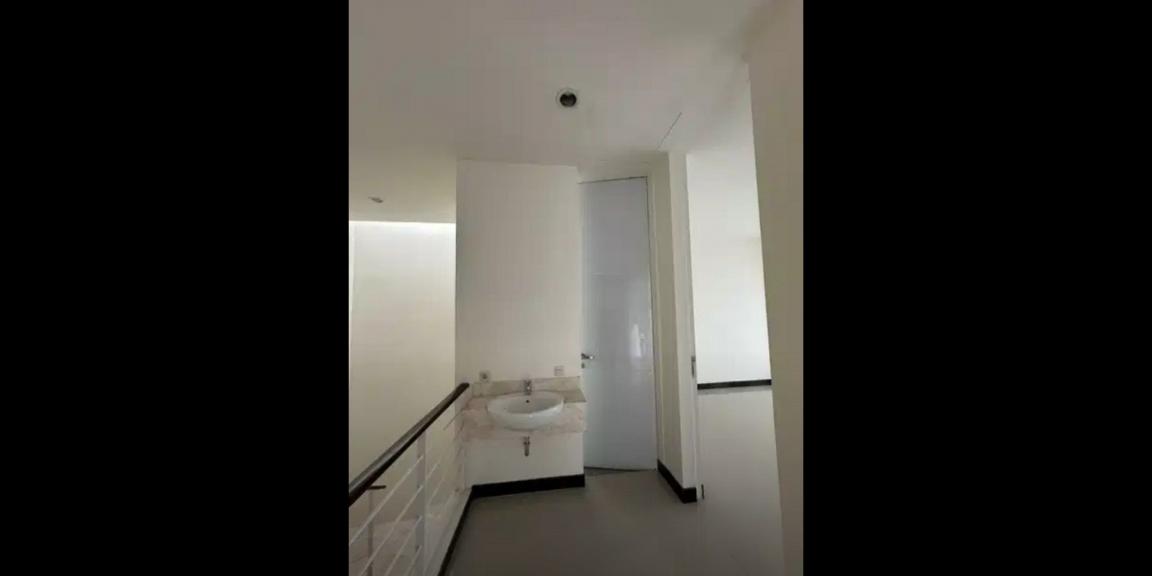 Rumah Private Pool Siap Huni di Perumahan Royal Residence Wiyung Surabaya Barat Rumah Private Pool Siap Huni di Perumahan Royal Residence Wiyung Surabaya Barat