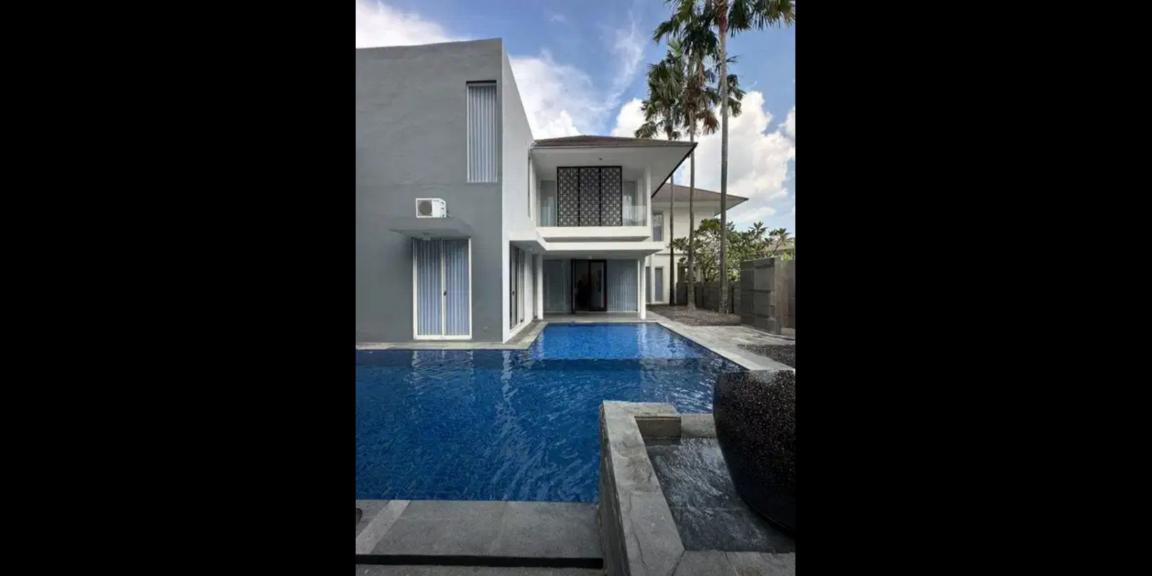 Rumah Private Pool Siap Huni di Perumahan Royal Residence Wiyung Surabaya Barat Rumah Private Pool Siap Huni di Perumahan Royal Residence Wiyung Surabaya Barat