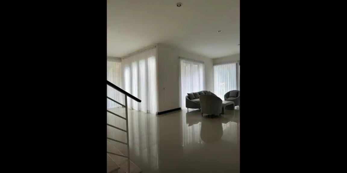 Rumah Private Pool Siap Huni di Perumahan Royal Residence Wiyung Surabaya Barat Rumah Private Pool Siap Huni di Perumahan Royal Residence Wiyung Surabaya Barat