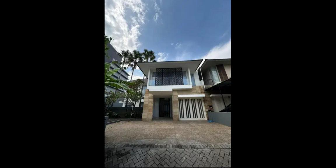 Rumah Private Pool Siap Huni di Perumahan Royal Residence Wiyung Surabaya Barat Rumah Private Pool Siap Huni di Perumahan Royal Residence Wiyung Surabaya Barat