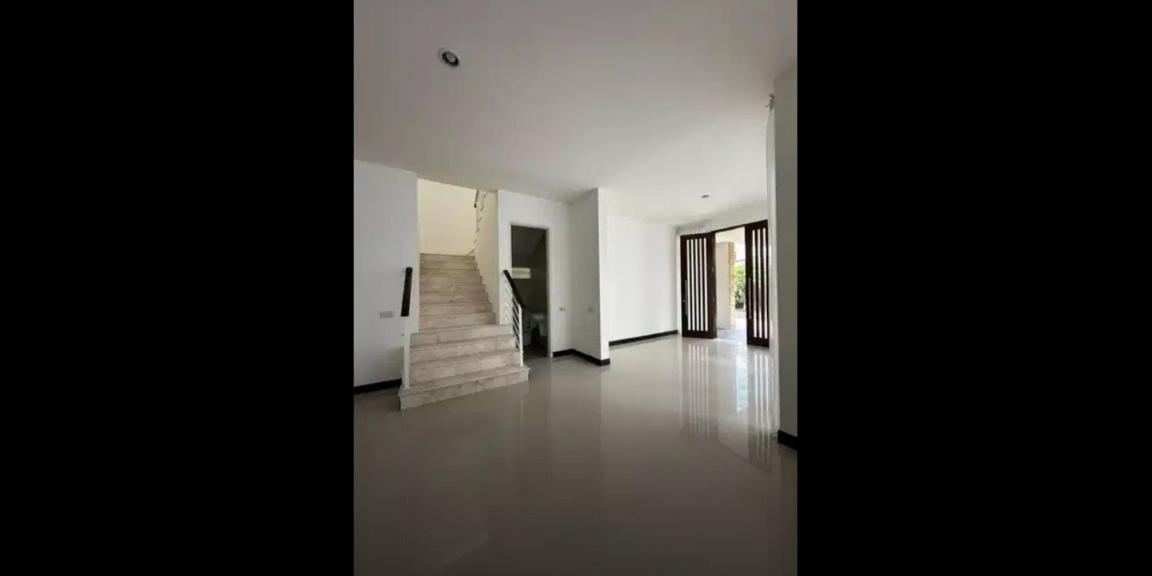 Rumah Private Pool Siap Huni di Perumahan Royal Residence Wiyung Surabaya Barat Rumah Private Pool Siap Huni di Perumahan Royal Residence Wiyung Surabaya Barat