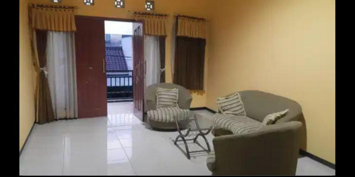 Rumah Full Furnished Siap Huni Lokasi Graha Kebraon Wiyung Surabaya  Rumah Full Furnished Siap Huni Lokasi Graha Kebraon Wiyung Surabaya