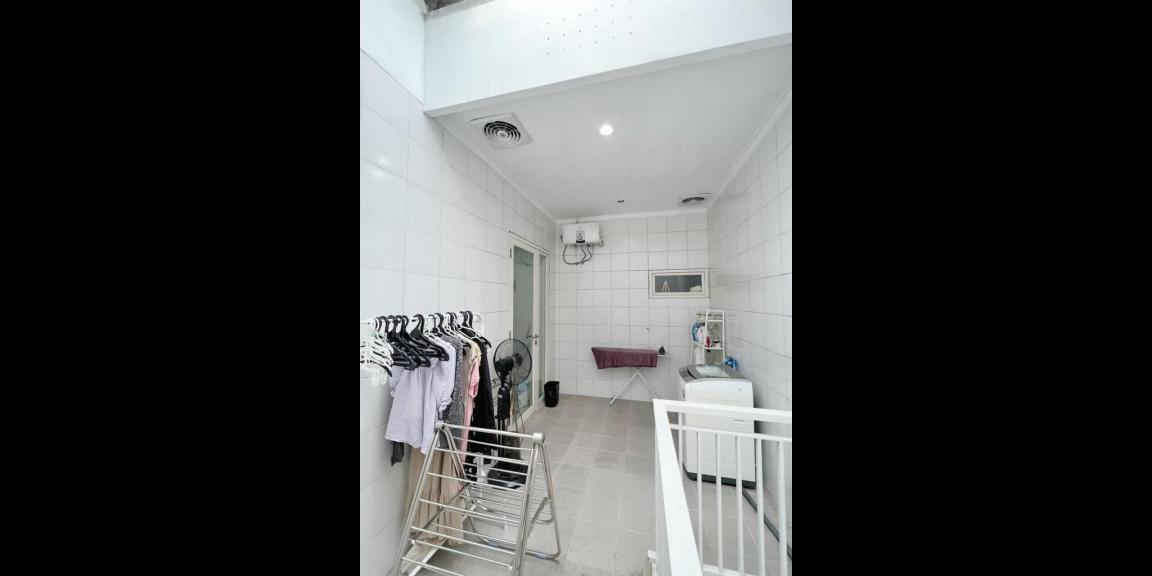 Rumah Modern Minimalis Semi Furnished Lokasi Sutorejo Utara Surabaya  Rumah Modern Minimalis Semi Furnished Lokasi Sutorejo Utara Surabaya